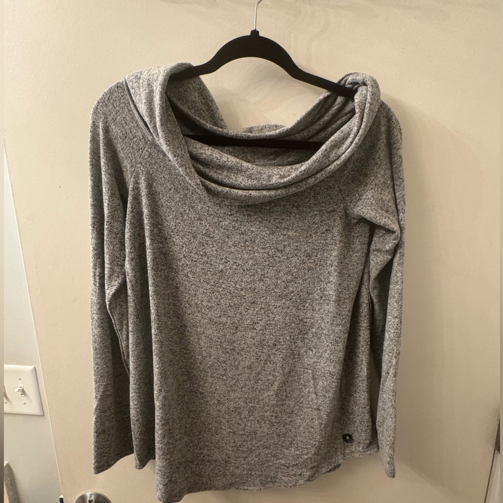 Off the shoulder Abercrombie top (never worn)
